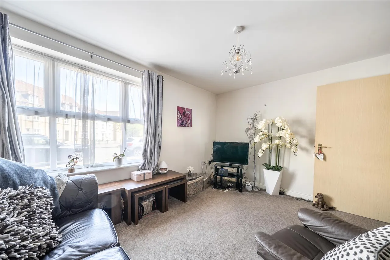 Freestone Way, Corsham, SN13, photo 7