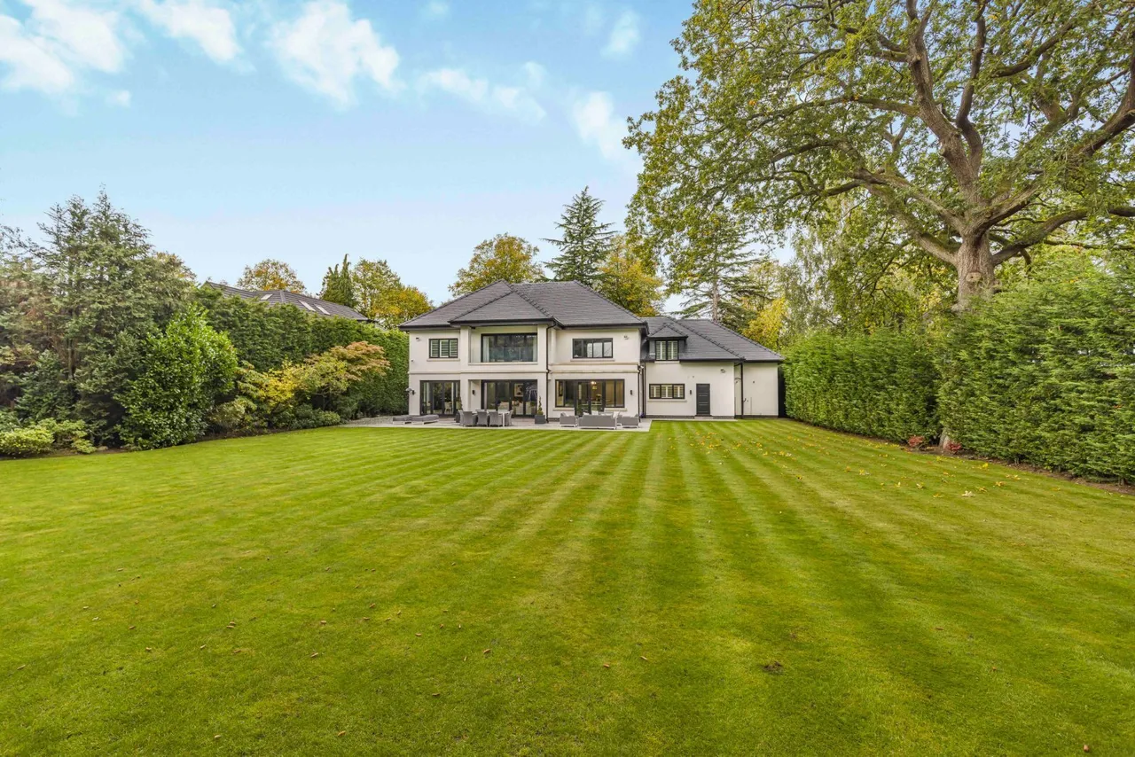 Bollinway, Hale, WA15, photo 14