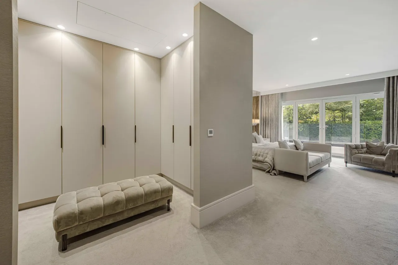 Bollinway, Hale, WA15, photo 12
