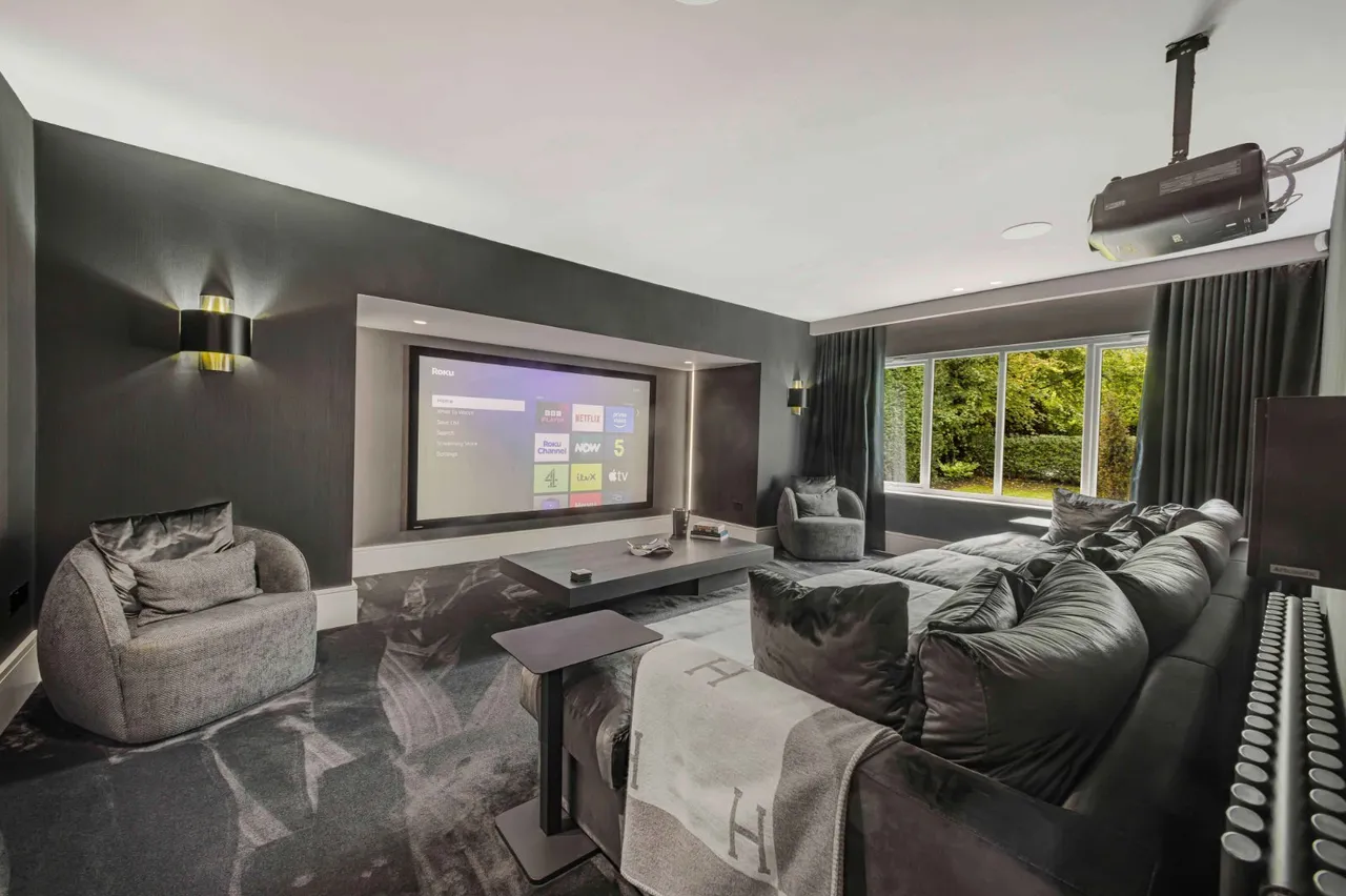 Bollinway, Hale, WA15, photo 8