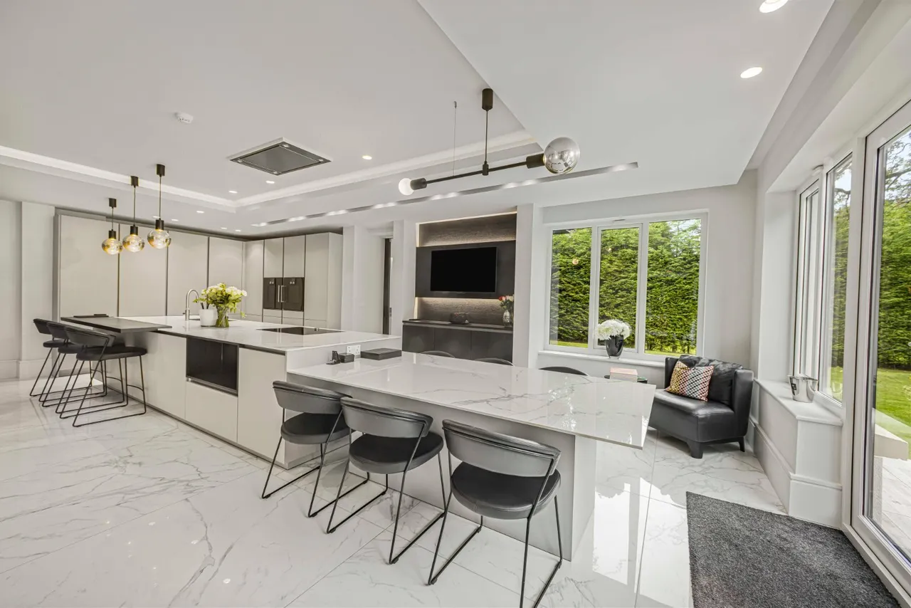 Bollinway, Hale, WA15, photo 6