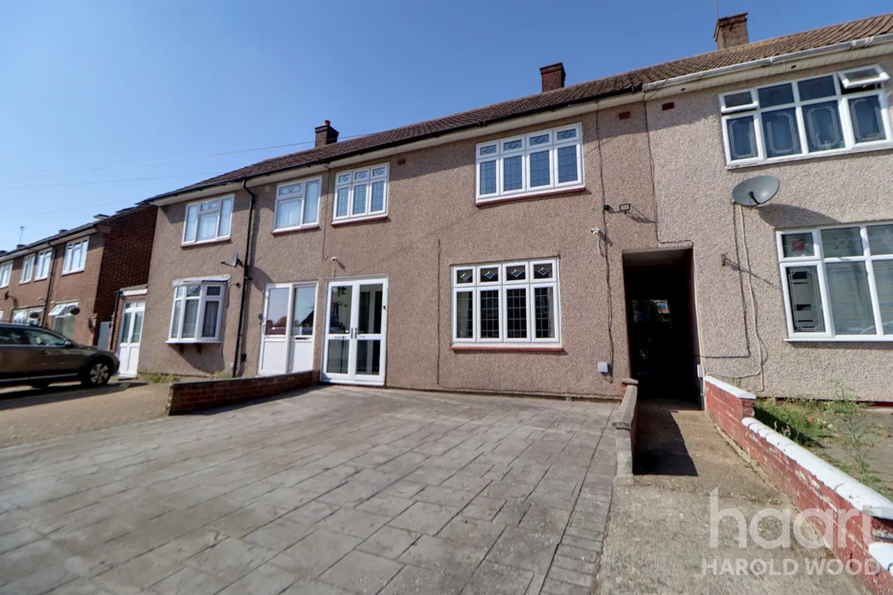 3 bed house for sale, Kettering Road, Harold Hill, RM3