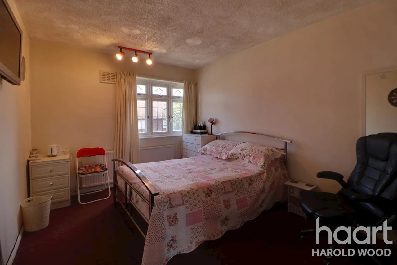 Kettering Road, Harold Hill, RM3, photo 4
