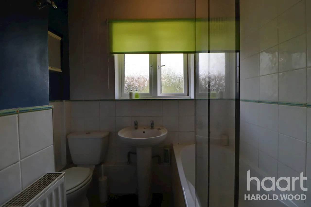 Kettering Road, Harold Hill, RM3, photo 7