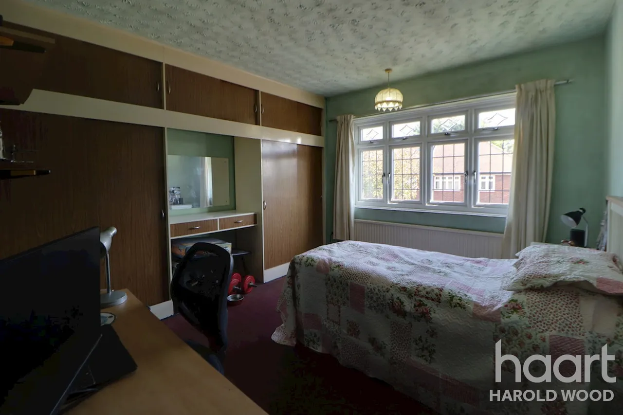 Kettering Road, Harold Hill, RM3, photo 5