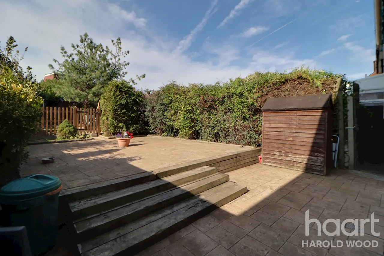 Kettering Road, Harold Hill, RM3, photo 8