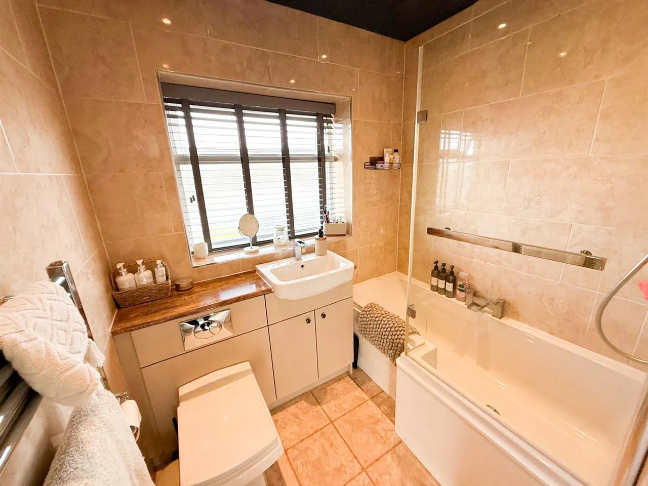 Black Abbey Lane, Glusburn, Keighley, BD20 8PU, photo 17