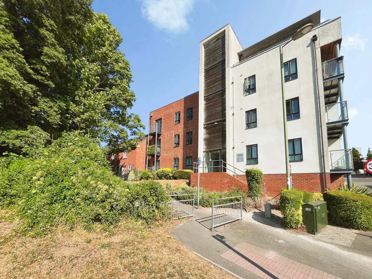 2 bed flat for sale — Sinclair Drive, Basingstoke, Hampshire, RG21 6AF