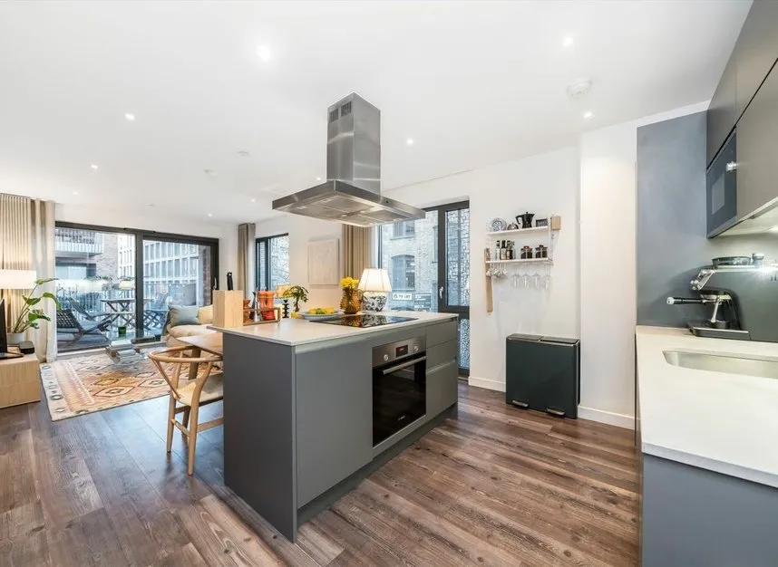 2 bed flat for sale — Wallis Road, Hackney, E9