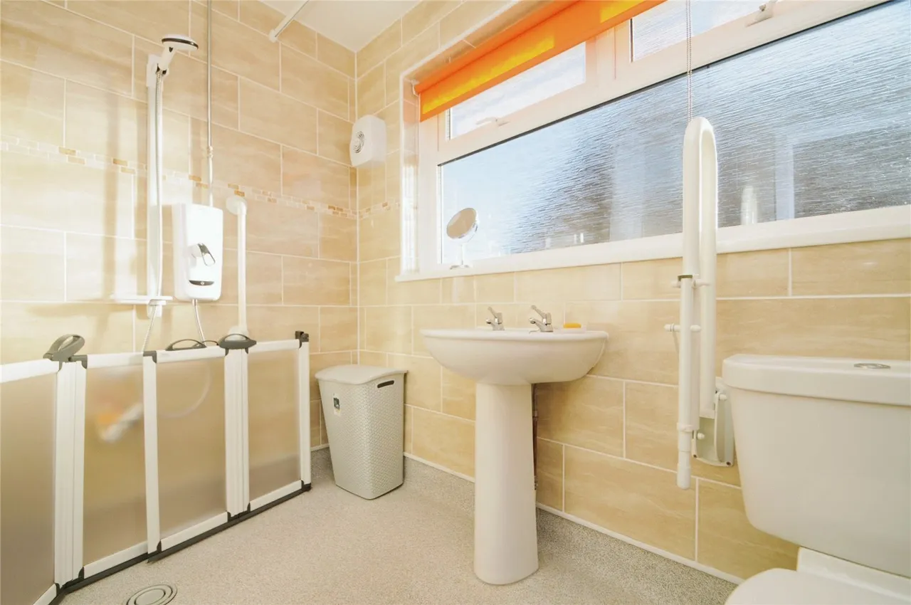 Manor Drive, KNARESBOROUGH, North Yorkshire, HG5, photo 10
