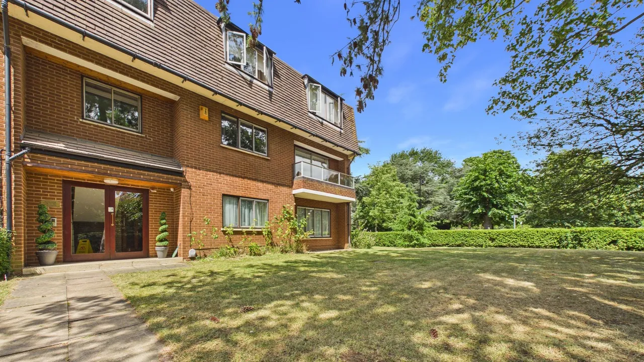 2 bed flat for sale — Broadway, Peterborough, PE1