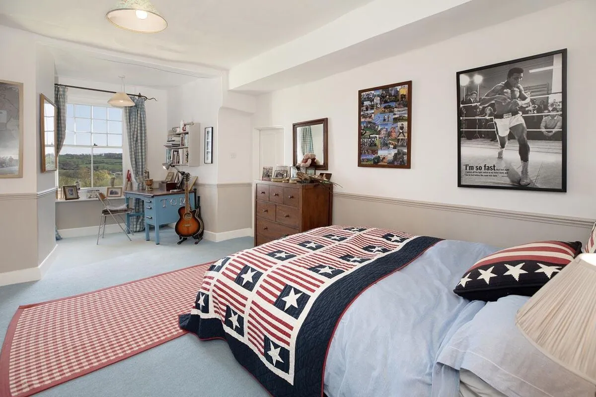 Dira Barton, East Village, EX17, photo 21