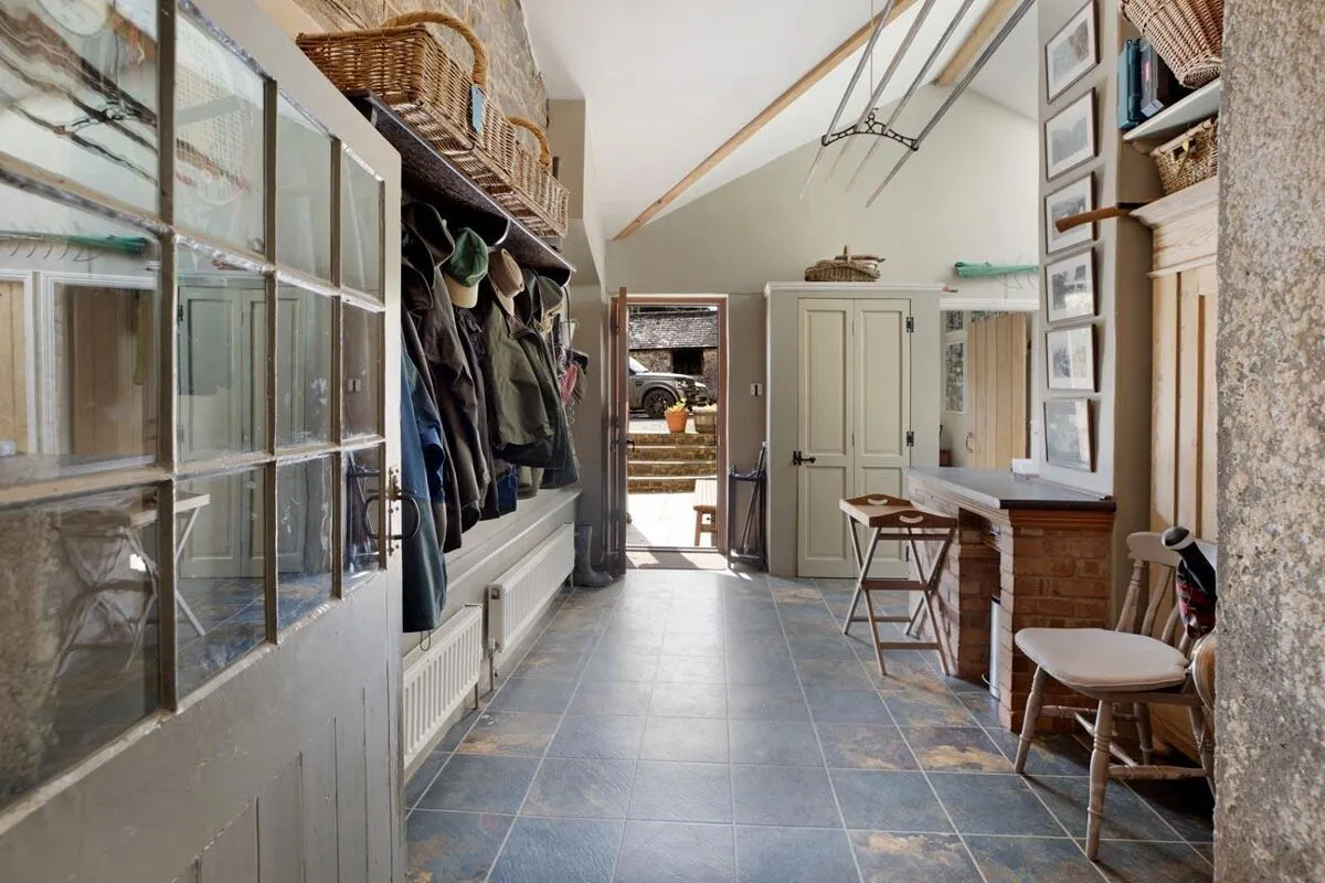 Dira Barton, East Village, EX17, photo 12