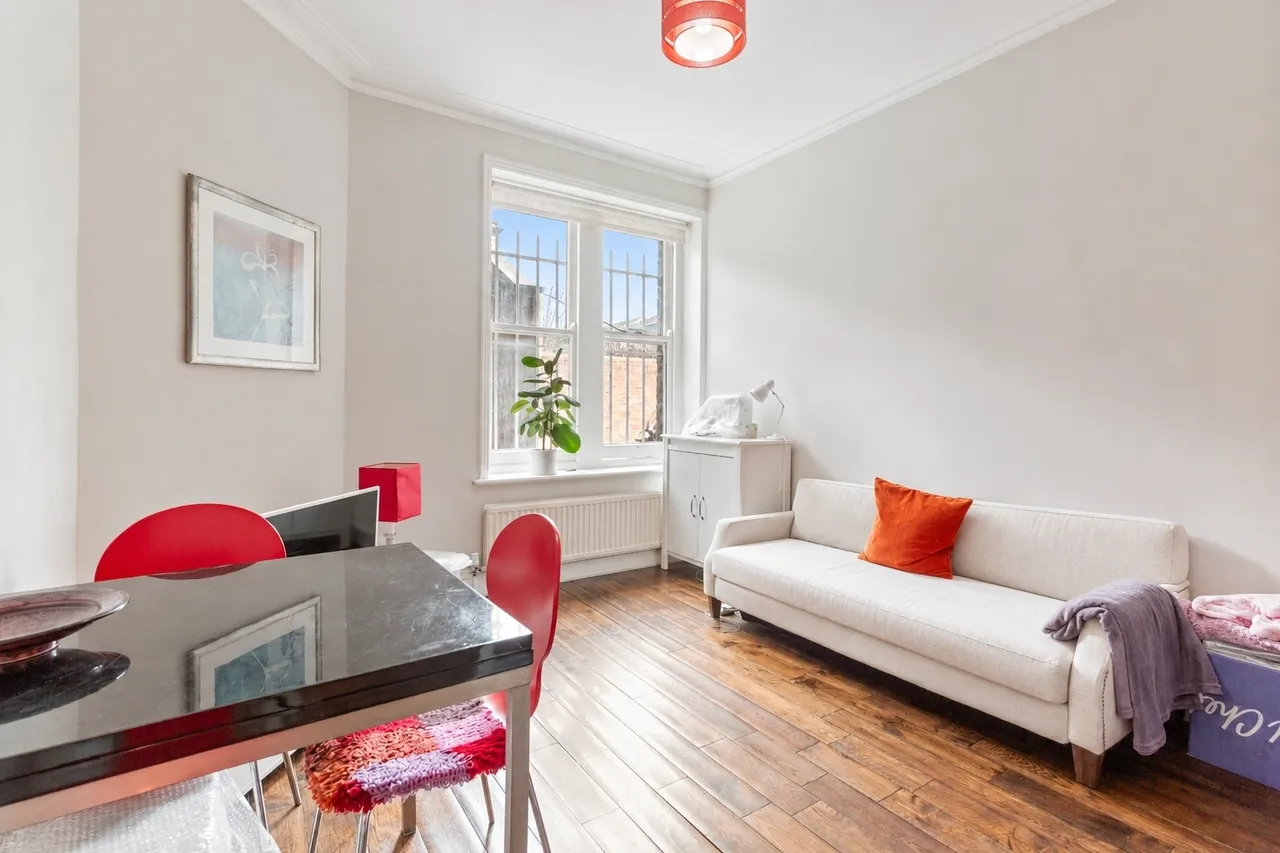 2 bed flat to rent, Prince of Wales Drive, London, SW11