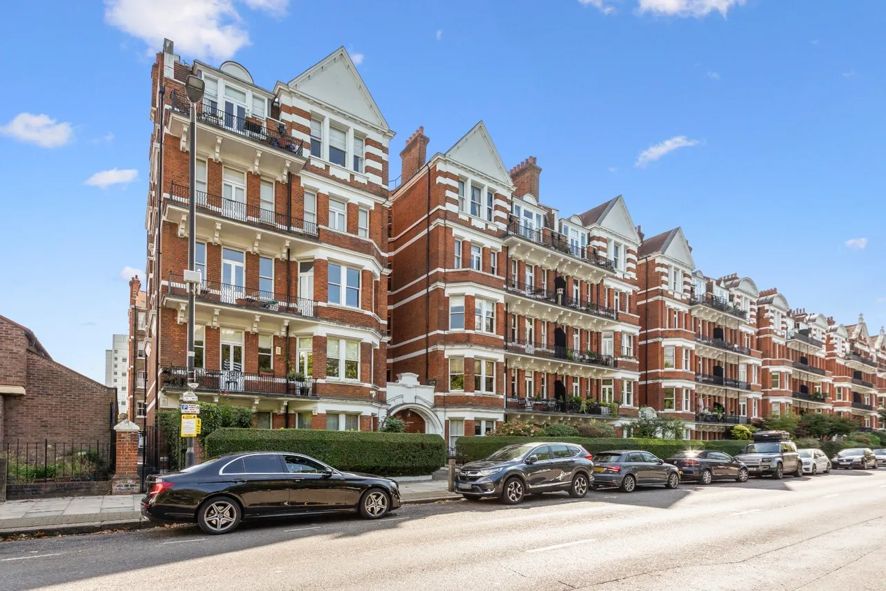 Prince of Wales Drive, London, SW11, photo 8