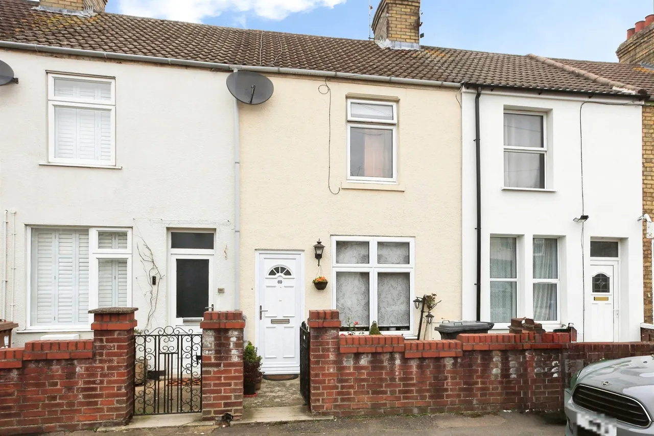 3 bed house for sale — St. Margarets Place, Peterborough