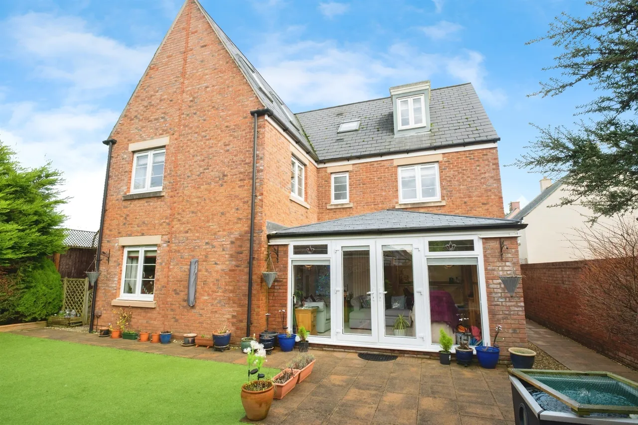 6 bed house for sale, Merton Green Caldicot, NP26