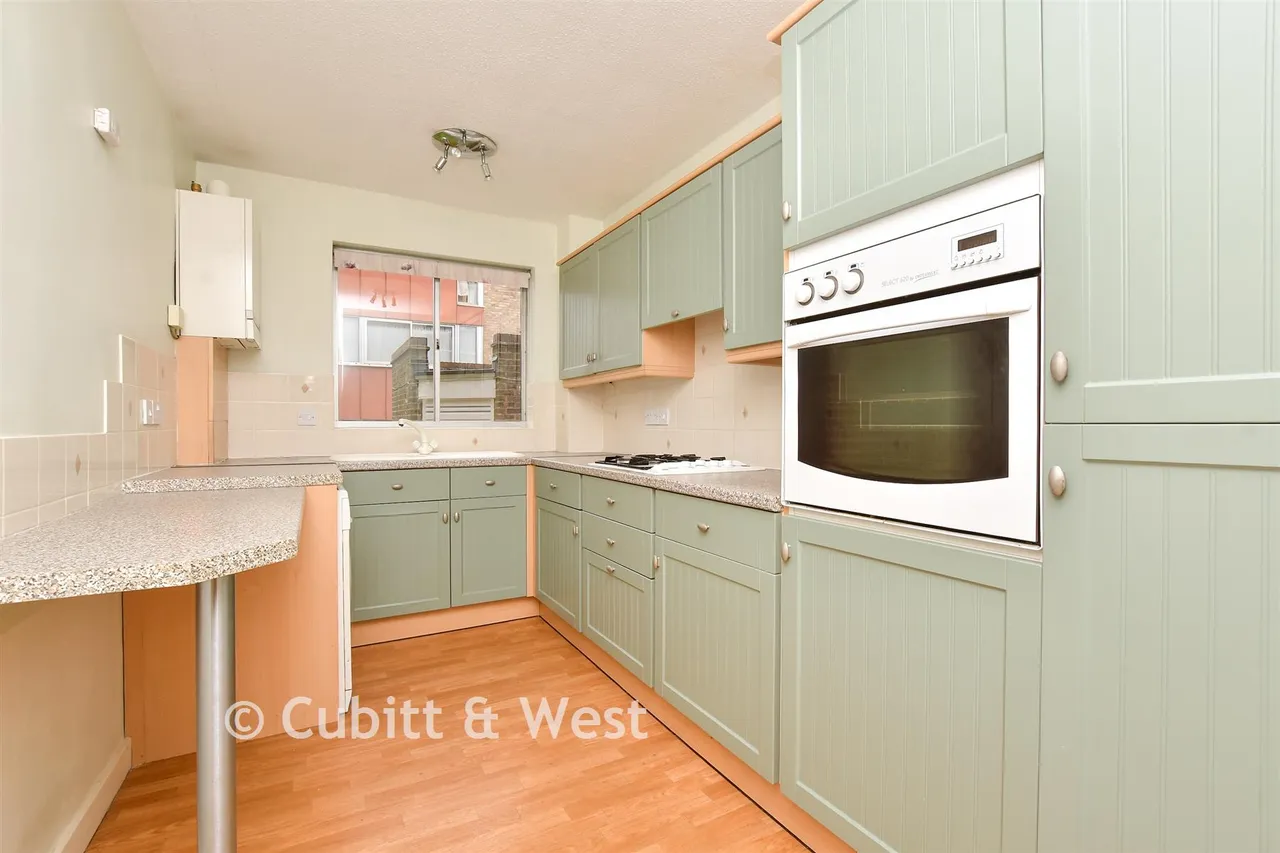 White Lodge Close, Sutton, SM2, photo 3