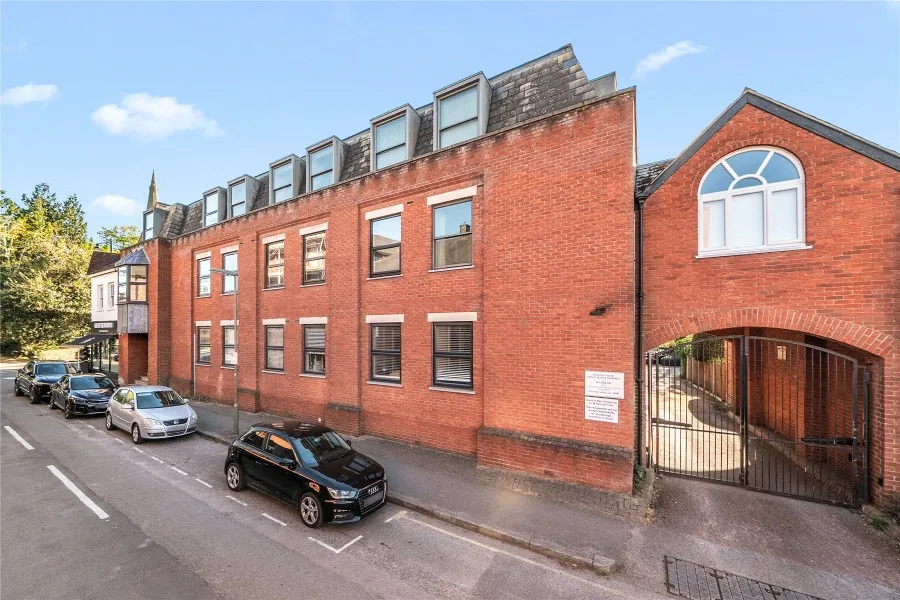 1 bed flat to rent, Minorca Road, Weybridge, KT13