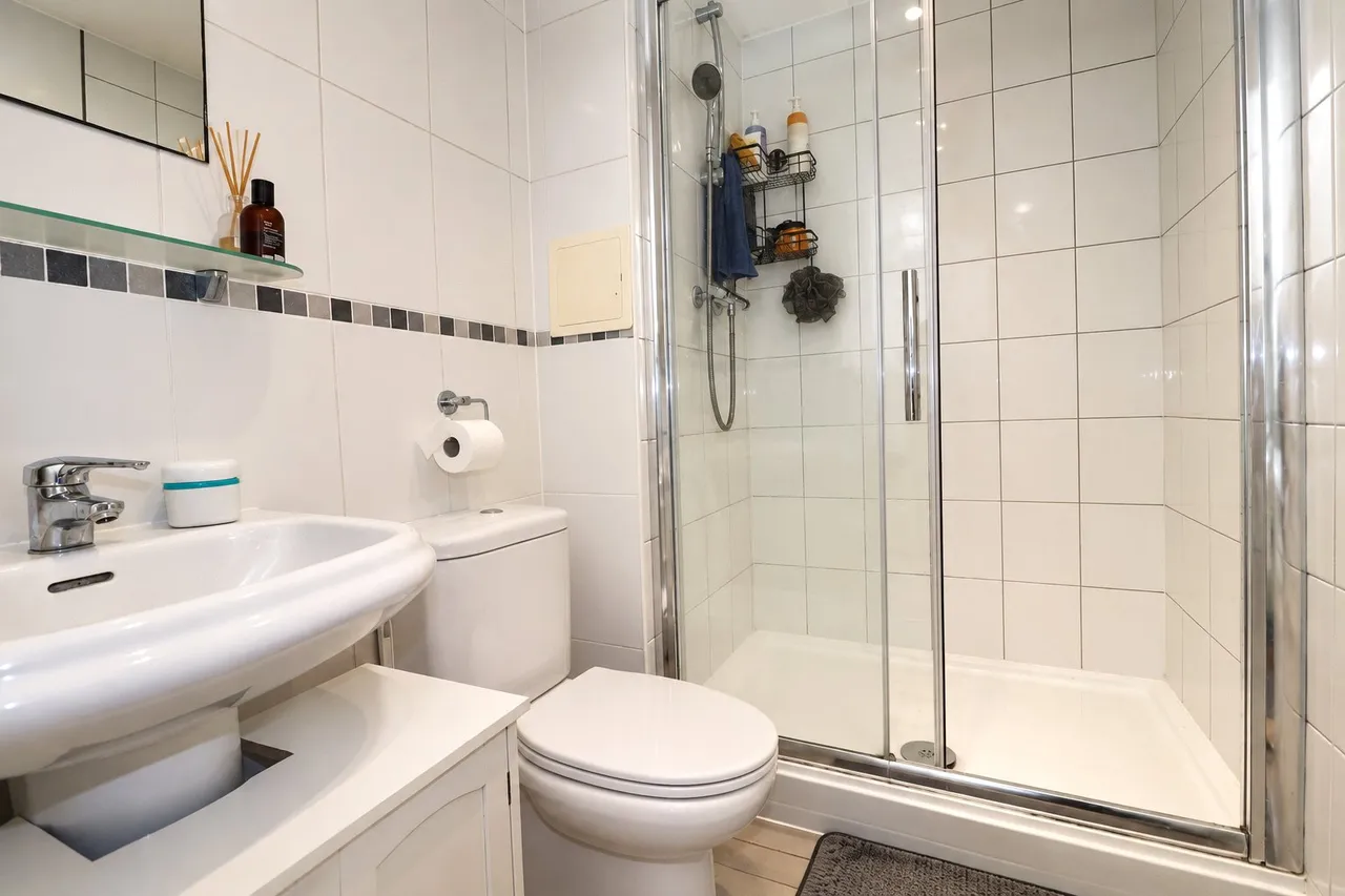 Victoria Way, Woking, GU21, photo 9