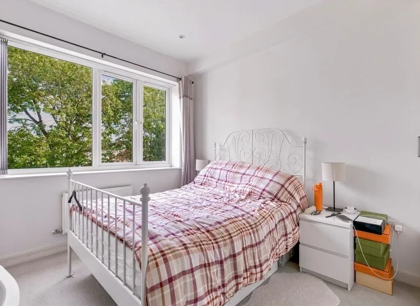 High Street, Feltham, TW13, photo 6