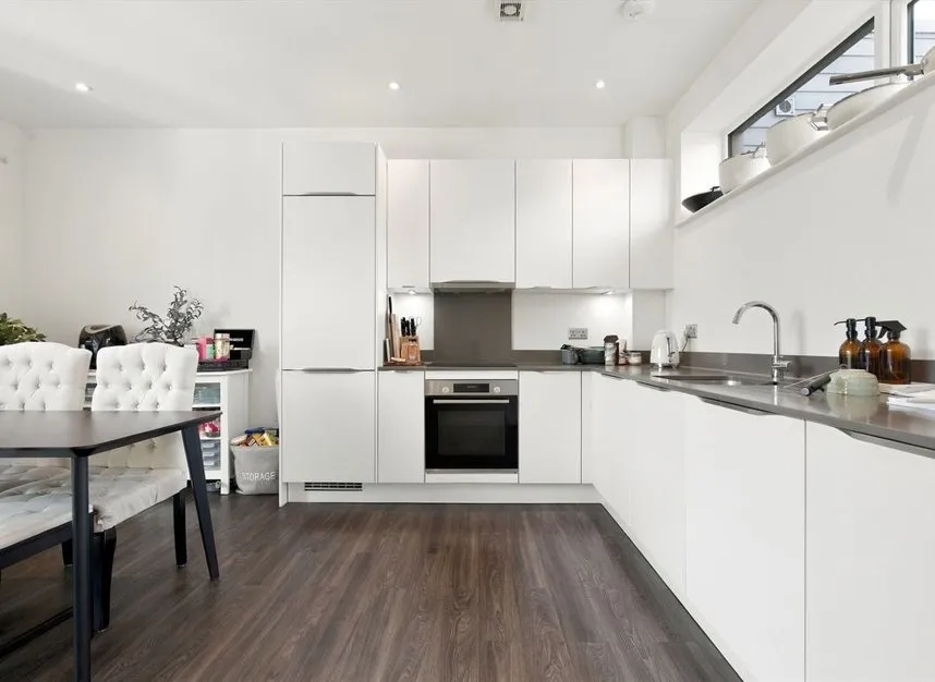 High Street, Feltham, TW13, photo 3