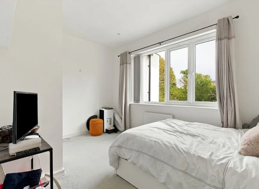 High Street, Feltham, TW13, photo 5