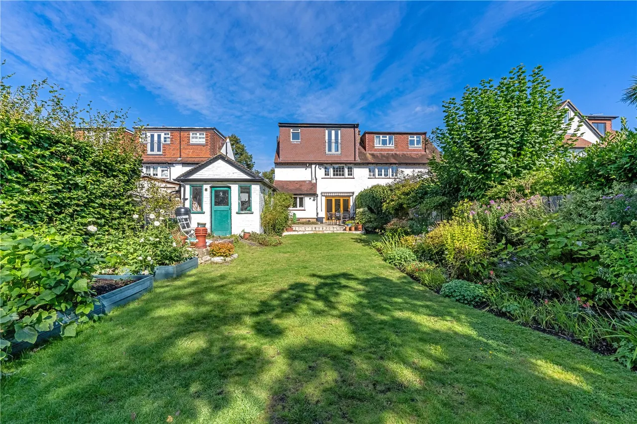 Courtlands Avenue, Hampton, TW12 3NS, photo 9