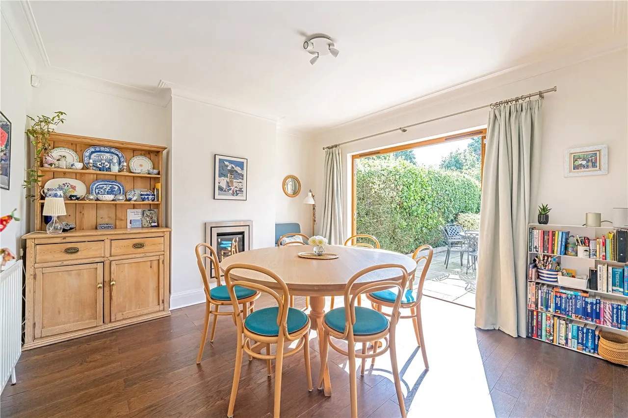 Courtlands Avenue, Hampton, TW12 3NS, photo 4