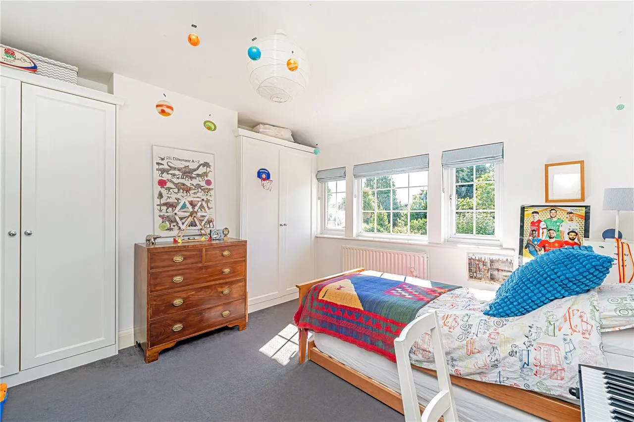Courtlands Avenue, Hampton, TW12 3NS, photo 8