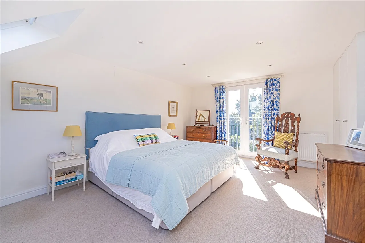 Courtlands Avenue, Hampton, TW12 3NS, photo 6