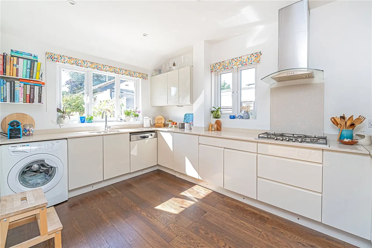 Courtlands Avenue, Hampton, TW12 3NS, photo 5