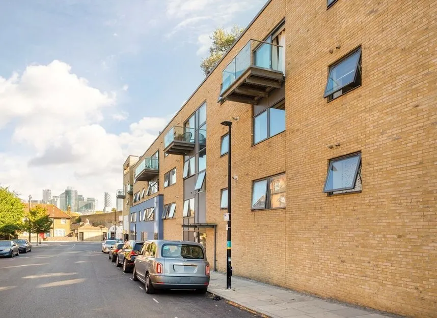 1 bed flat for sale, Ferry Street, Isle Of Dogs, E14