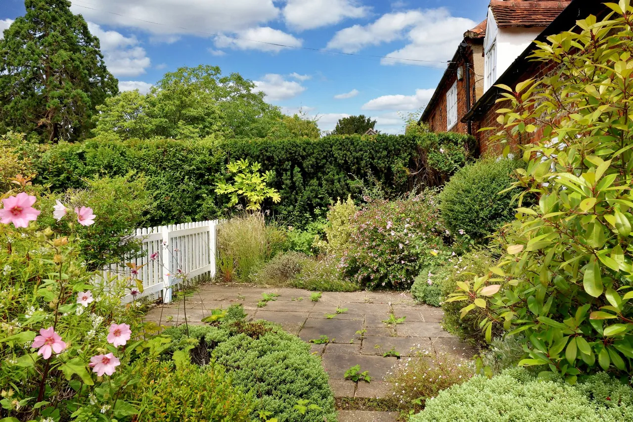 Church Road, Penn, HP10, photo 2