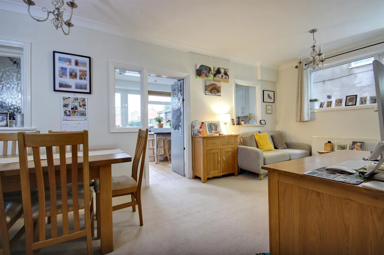 East Ella Drive, Hull, photo 11