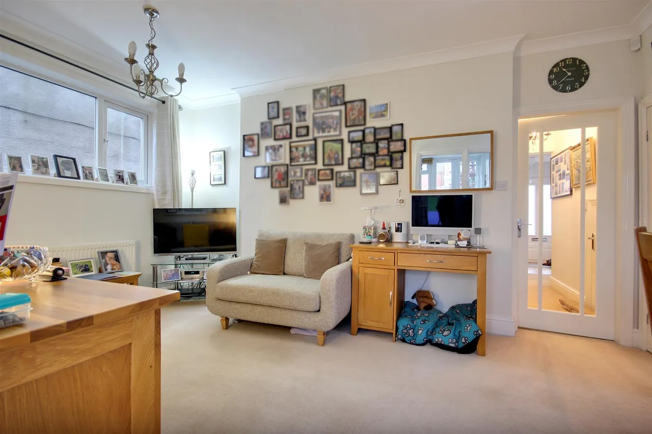 East Ella Drive, Hull, photo 10