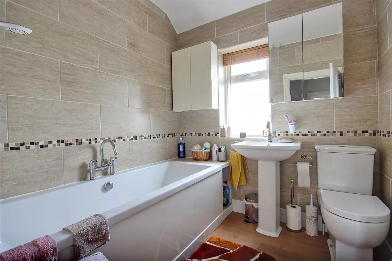 East Ella Drive, Hull, photo 7