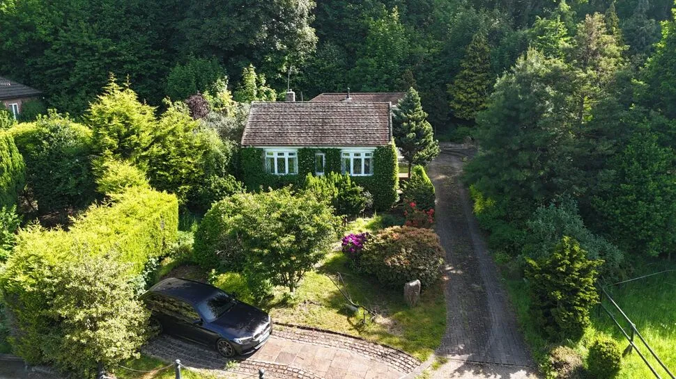 Main Road, Unstone, S18, photo 2