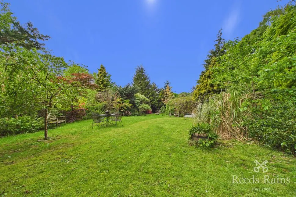 Main Road, Unstone, S18, photo 16