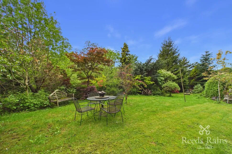Main Road, Unstone, S18, photo 17
