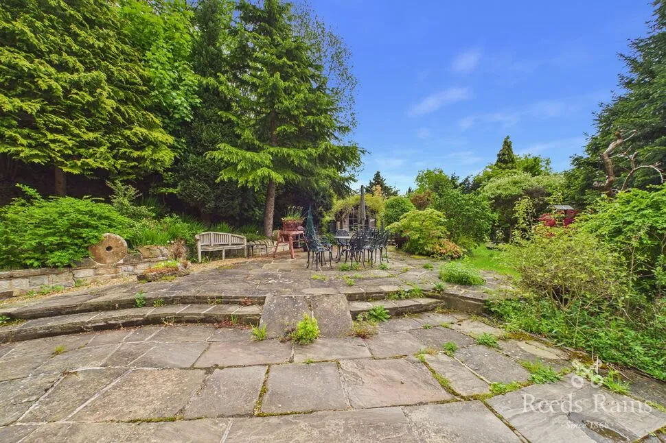 Main Road, Unstone, S18, photo 14
