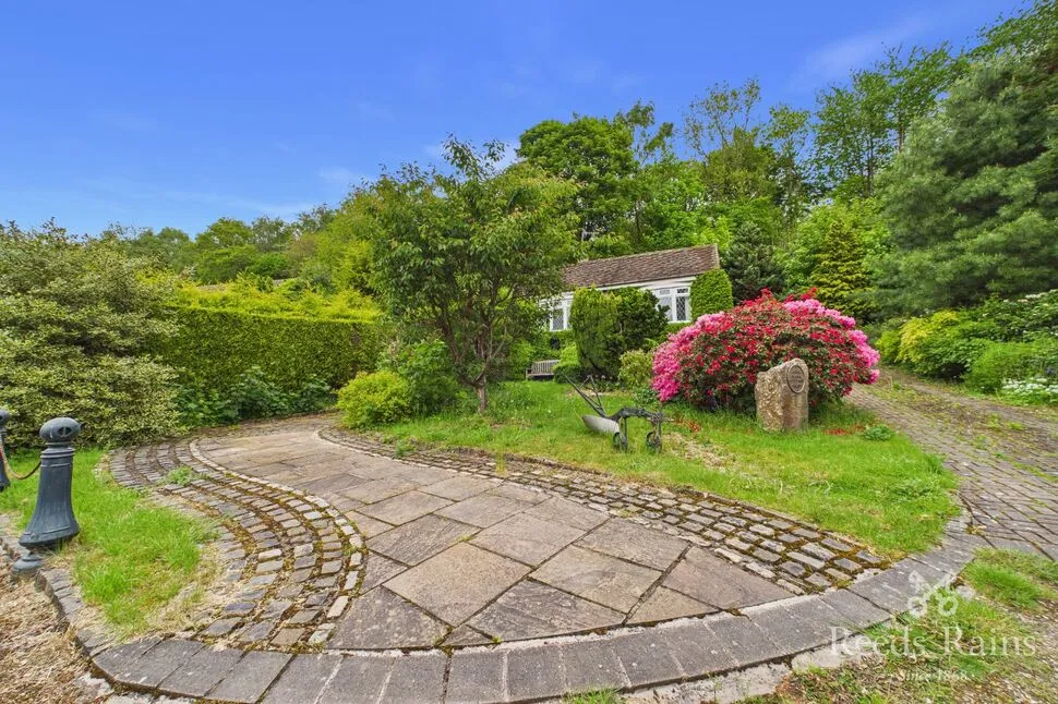 Main Road, Unstone, S18, photo 3