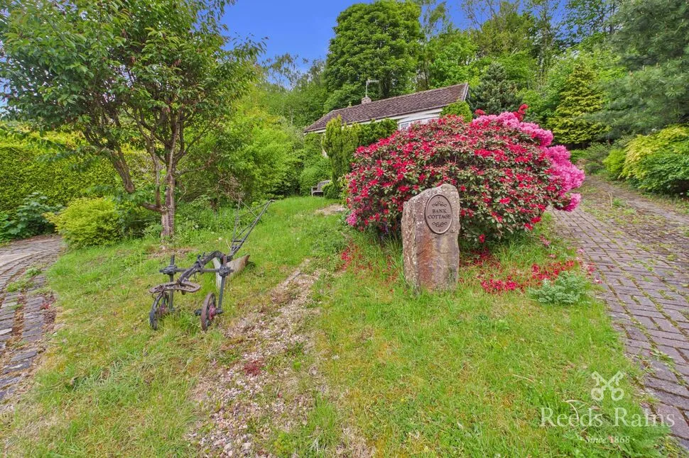 Main Road, Unstone, S18, photo 31