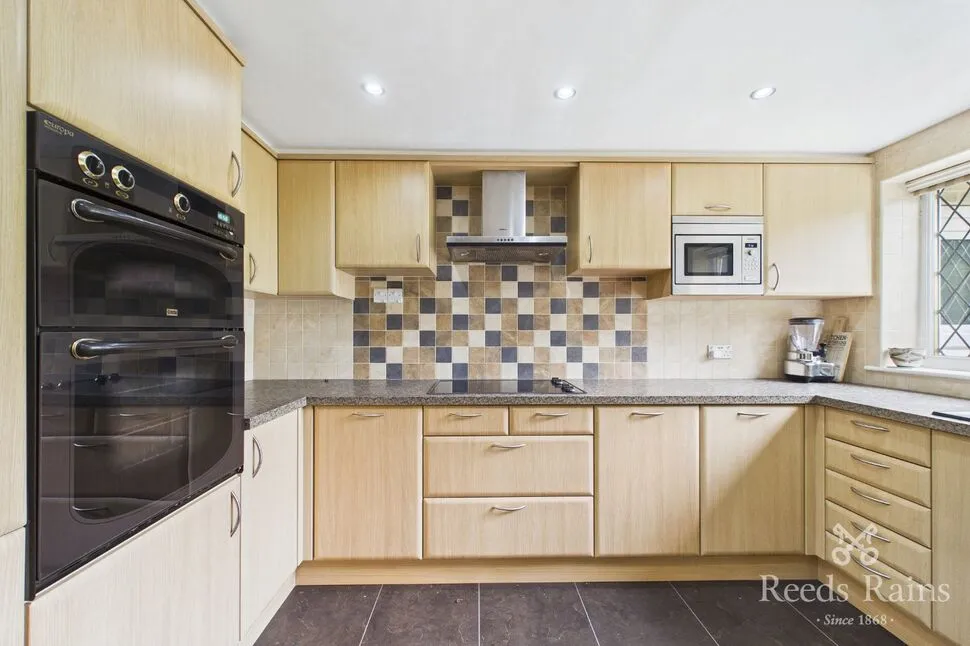 Main Road, Unstone, S18, photo 7
