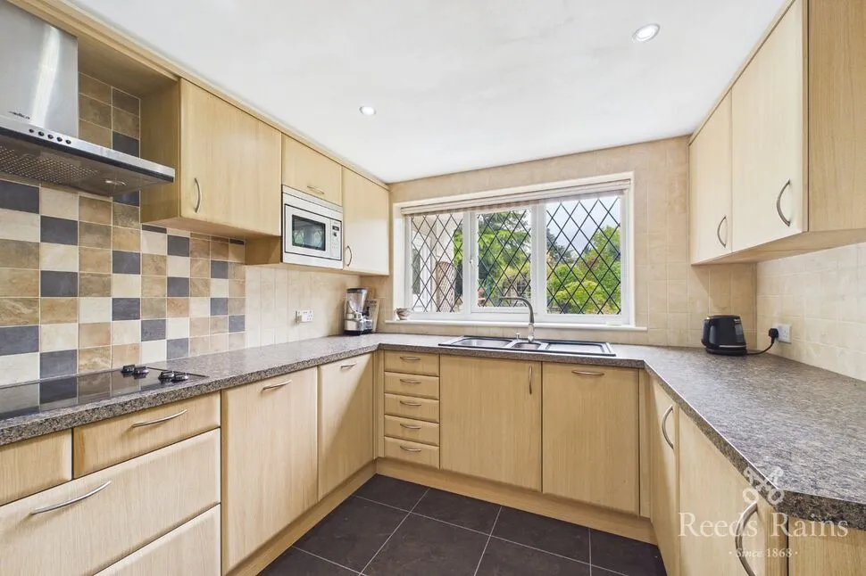 Main Road, Unstone, S18, photo 8