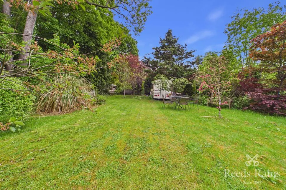 Main Road, Unstone, S18, photo 28