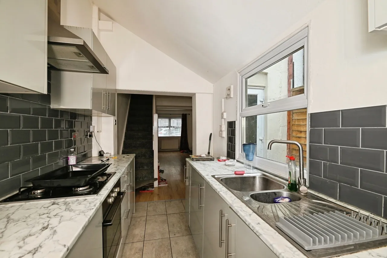 2 bed house for sale, Castle Road, Chatham, ME4