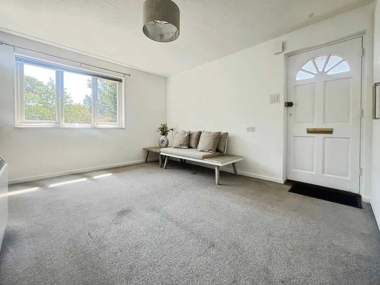 St. Peters Gardens, Wrecclesham, Farnham, Surrey, GU10 4QY, photo 3