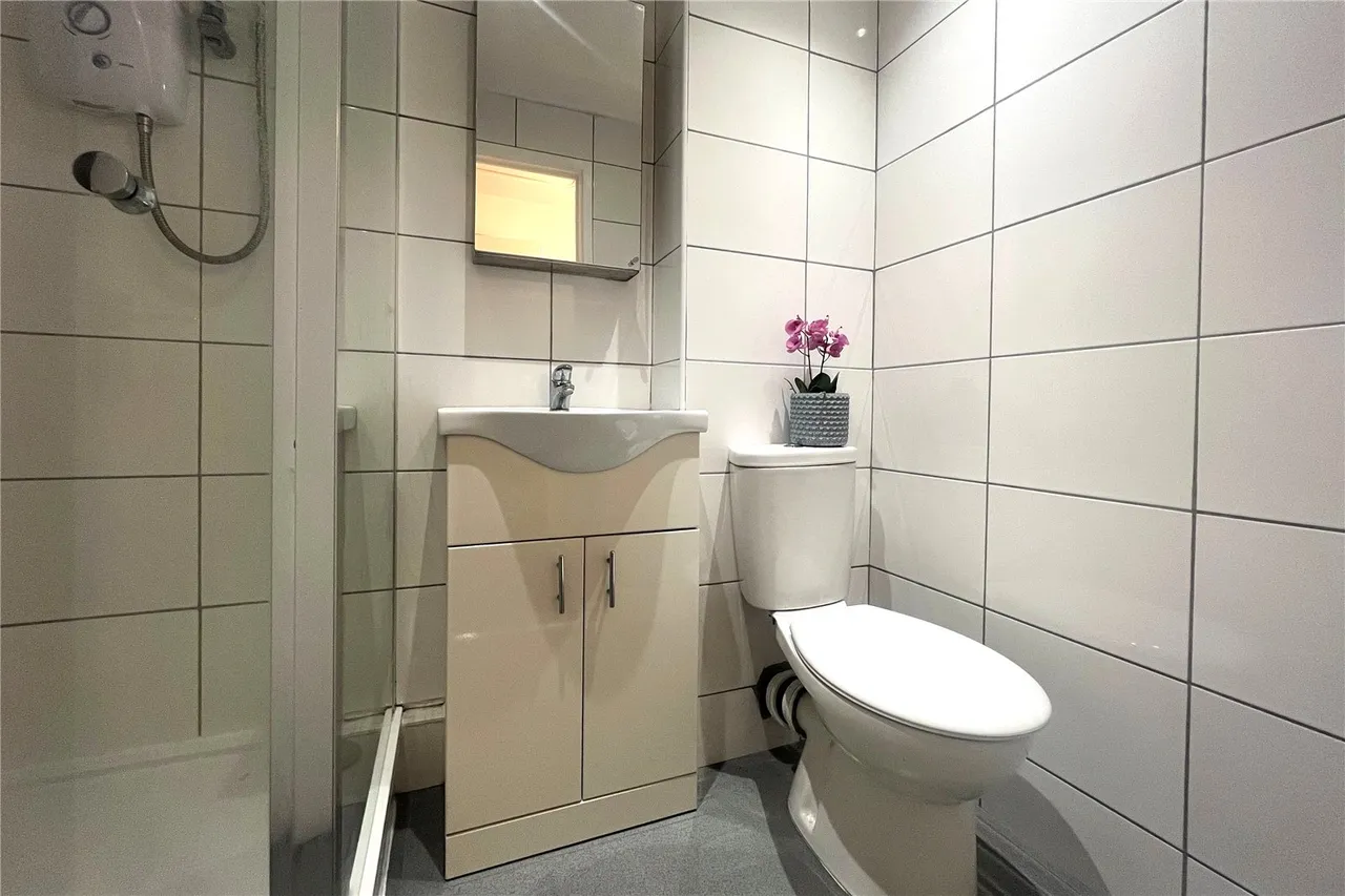 St. Peters Gardens, Wrecclesham, Farnham, Surrey, GU10 4QY, photo 7