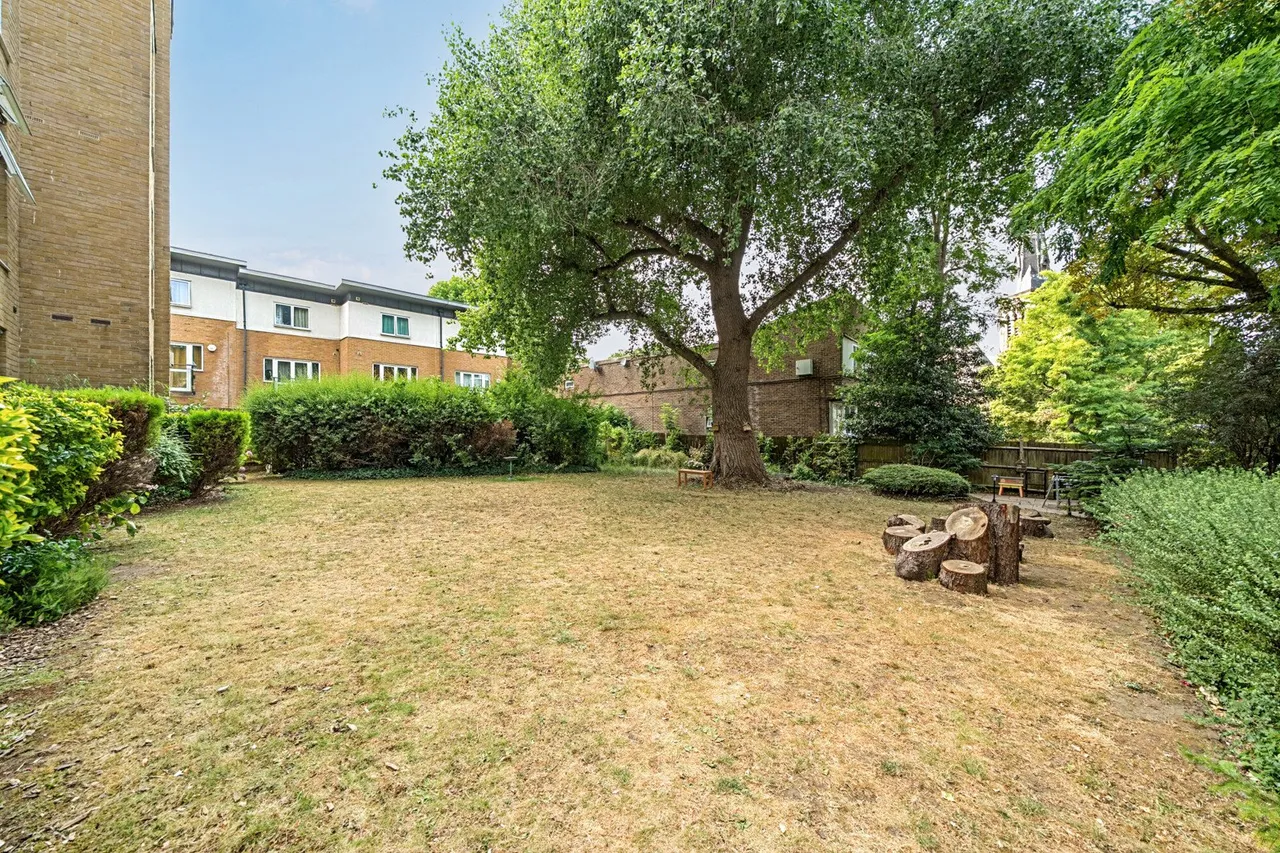 Highwood Close, SE22, photo 13